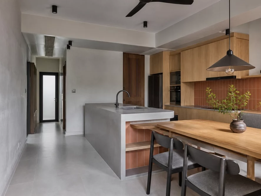 So sánh tự làm và thuê đơn vị chuyên nghiệp cho nội thất phòng bếp 20m2