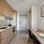 Mẫu thiết kế bếp chung cư đẹp, hiện đại, tiện nghi