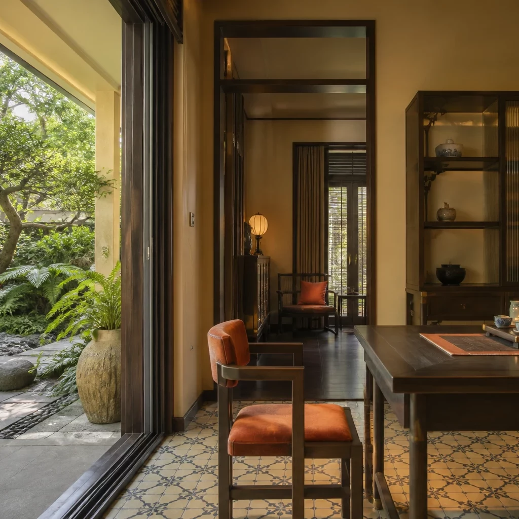 Phòng ngủ biệt thự hiện đại view sân vườn